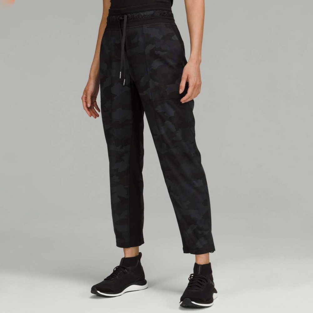 Lululemon | Dance Studio Mid-Rise Crop Heritage 365 Camo Deep‎ Coal Multi Size 6